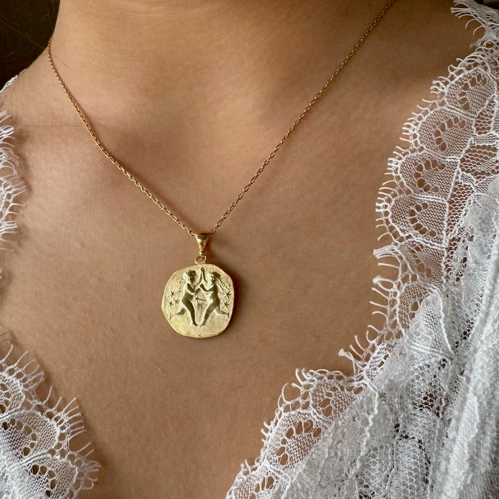 Elegant gold pendant necklace featuring a unique design, perfect for women seeking a minimalist, chic style.
