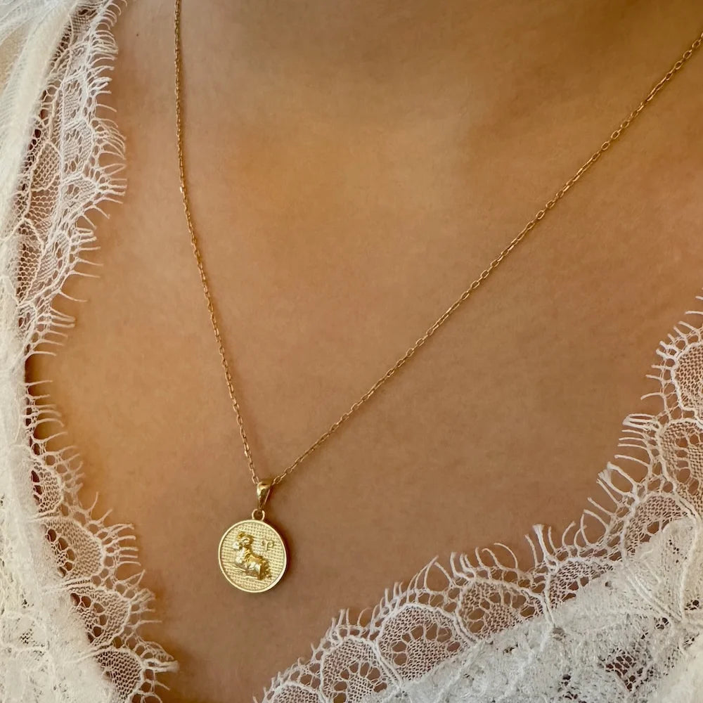 Gold pendant necklace with a vintage design, perfect for women seeking classic elegance and charm.