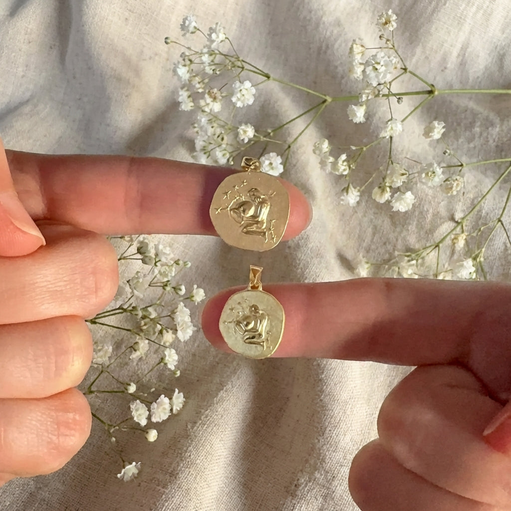 Stellar Signs Aquarius Necklace - Solid Gold Zodiac Pendant