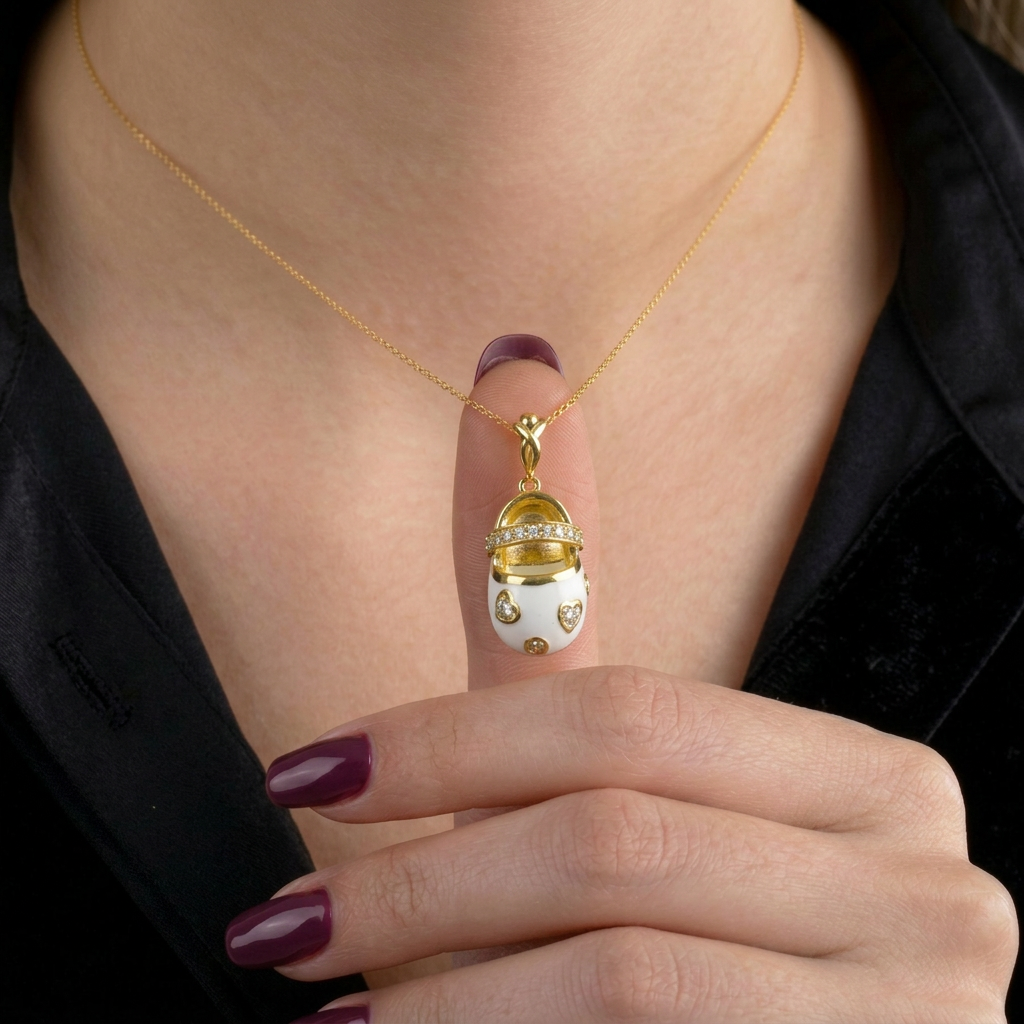 Chic Charm: Golden Glimmer Baby Shoe Pendant - Silver