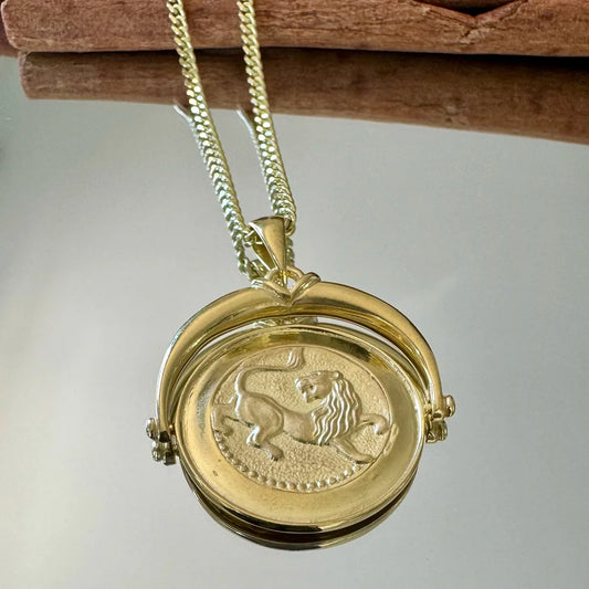 Gold lion pendant necklace for women, featuring intricate detailing, perfect for vintage-style enthusiasts and special occasions.