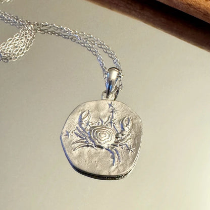 Silver crab pendant necklace, perfect for women. Unique ocean-inspired design for casual or beachwear.