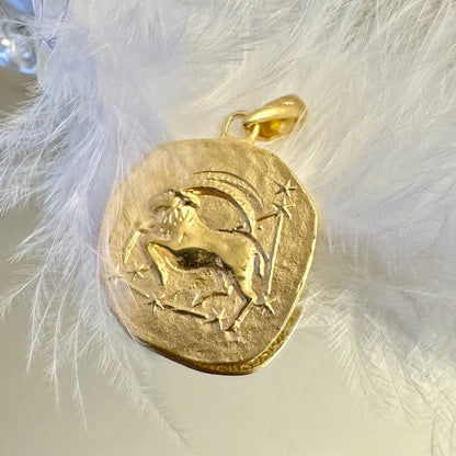Gold Capricorn zodiac pendant charm, perfect for women who love vintage styles and astrology jewelry. Ideal for everyday wear.
