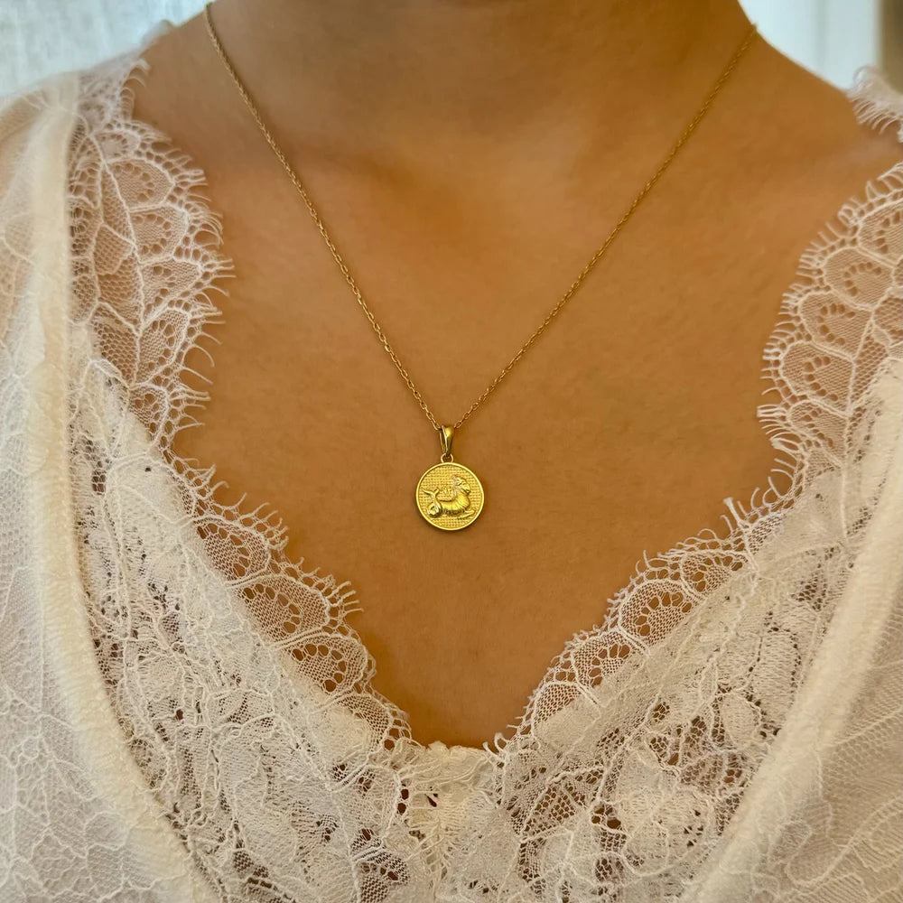 Delicate gold pendant necklace featuring a charming design, perfect for women seeking a minimalist touch for any occasion.