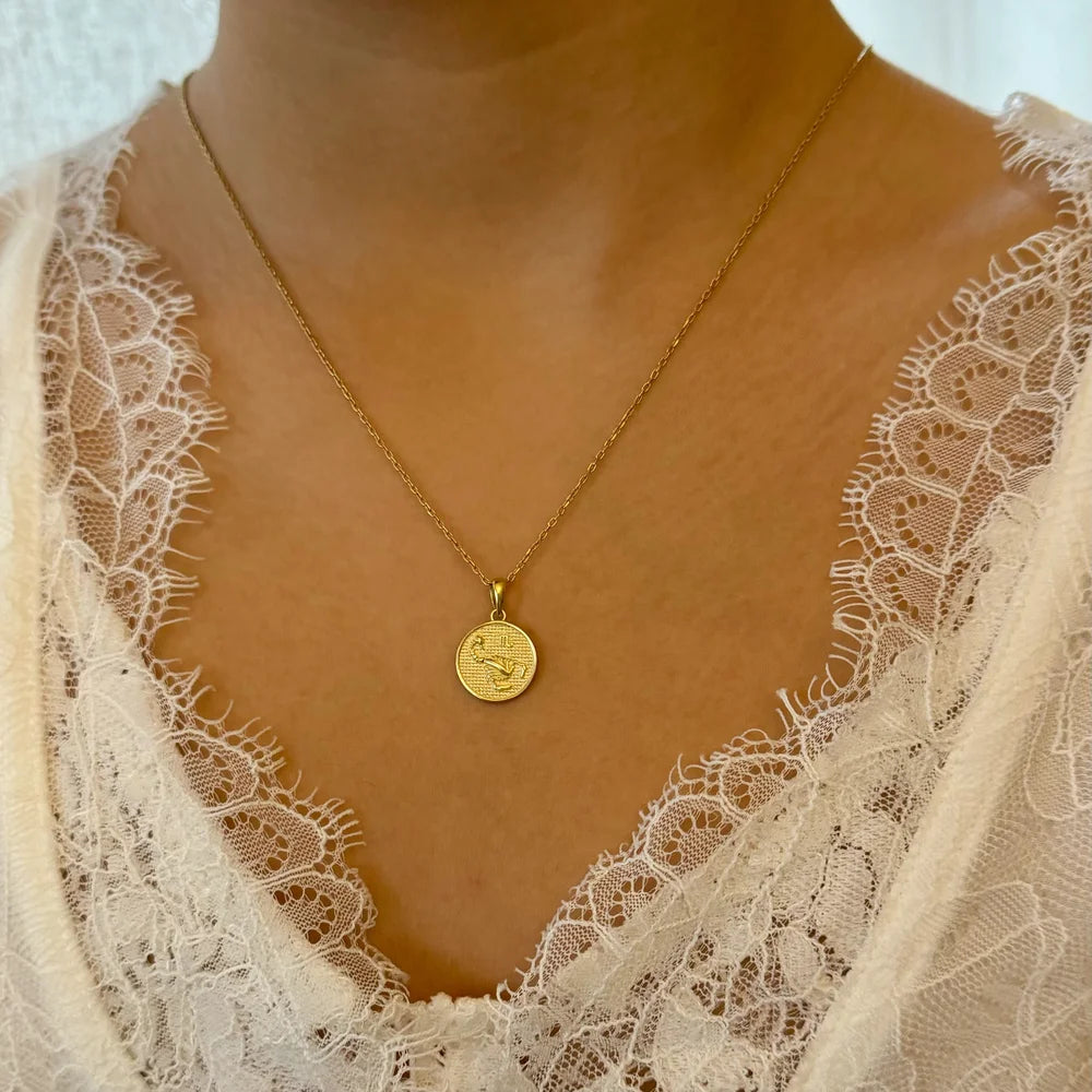 Dainty gold coin pendant necklace for women, perfect for everyday wear or special occasions with a minimalist style.
